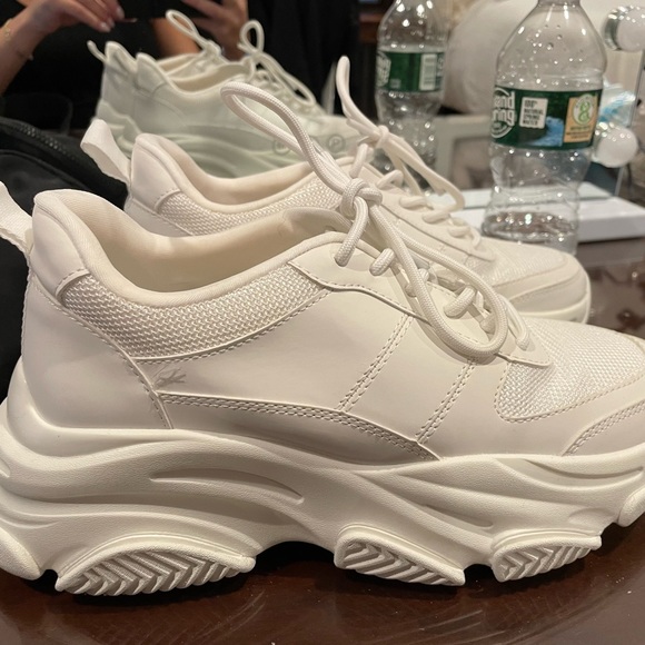 steve madden sneaker - Picture 1 of 3
